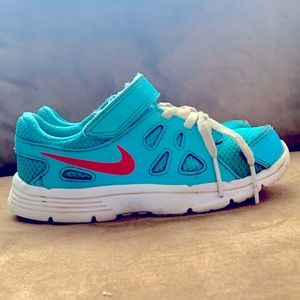 Girls Nike Sneakers Sz 10